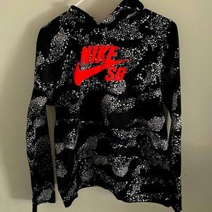 Nike sb hoodie  size: kids xl